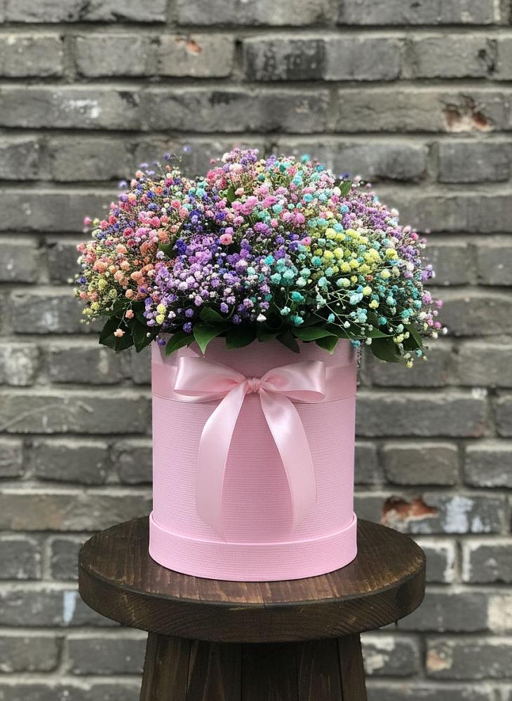 Цветочная композиция из Гипсофила и Розы в шляпной коробке в Поселок ВНИИССОК