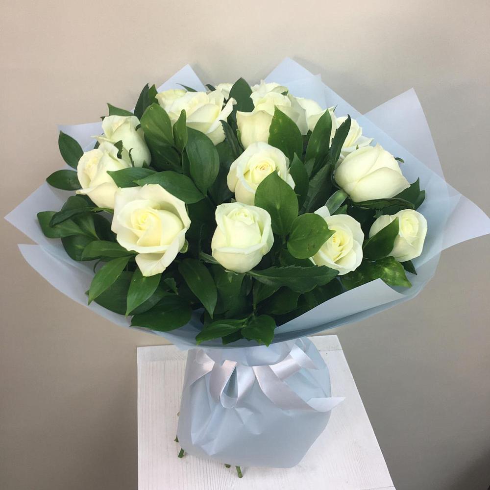 Букет 15 Белых роз Проуд в Поселок ВНИИССОК