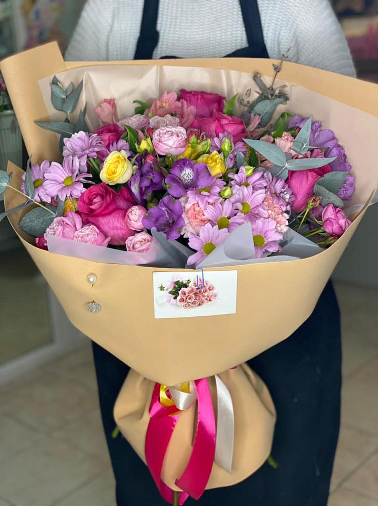 Букет цветов из: Хризантемы, Гвоздики и Альстромерии в Поселок ВНИИССОК