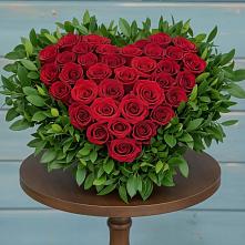 Цветочная композиция из Розы в виде сердца в Поселок ВНИИССОК