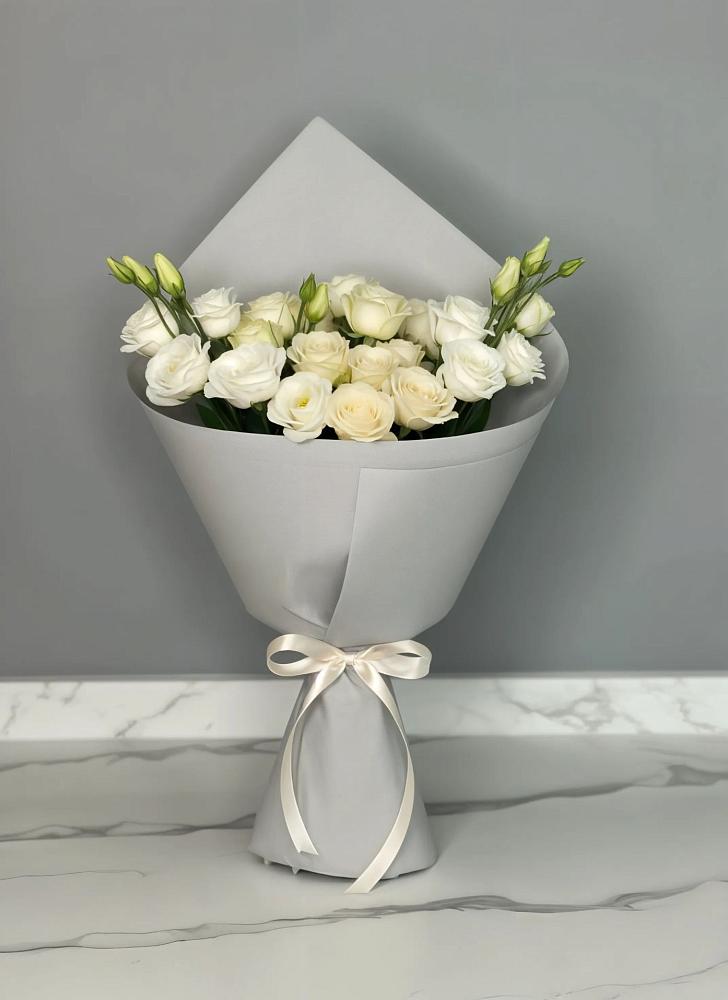 Букет цветов из: Розы и Лизиантусы в Поселок ВНИИССОК