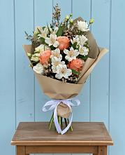 Букет цветов из:  Альстромерии, Лизиантусы, Розы и Хризантемы в Поселок ВНИИССОК