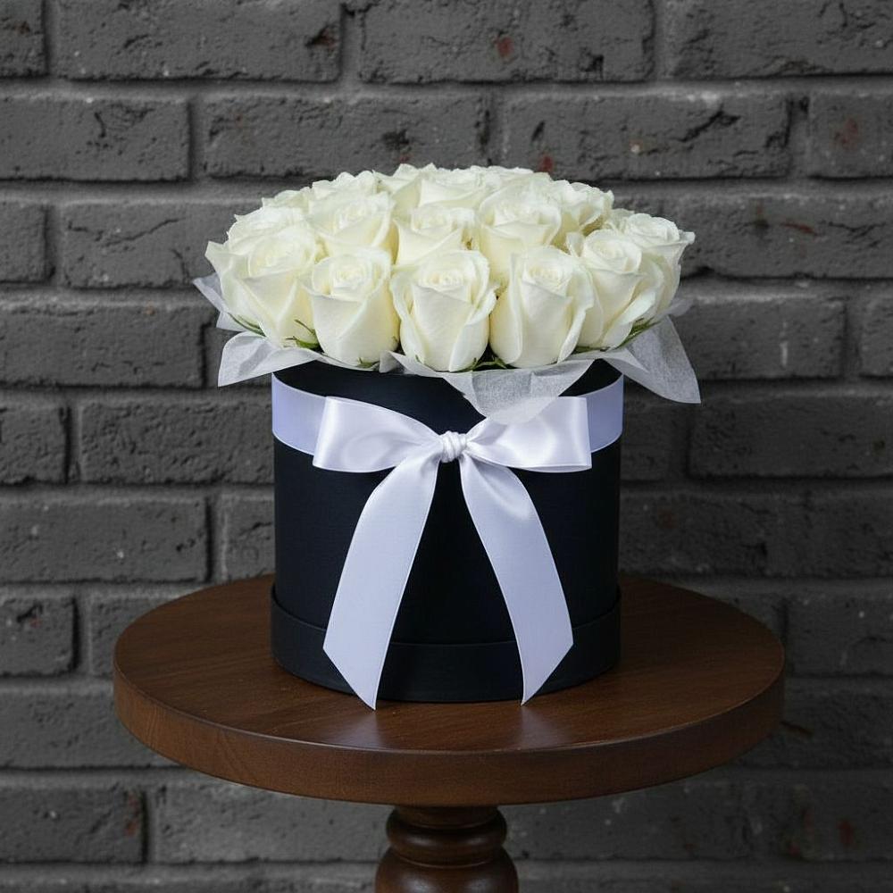 Цветочная композиция из Розы в шляпной коробке в Поселок ВНИИССОК